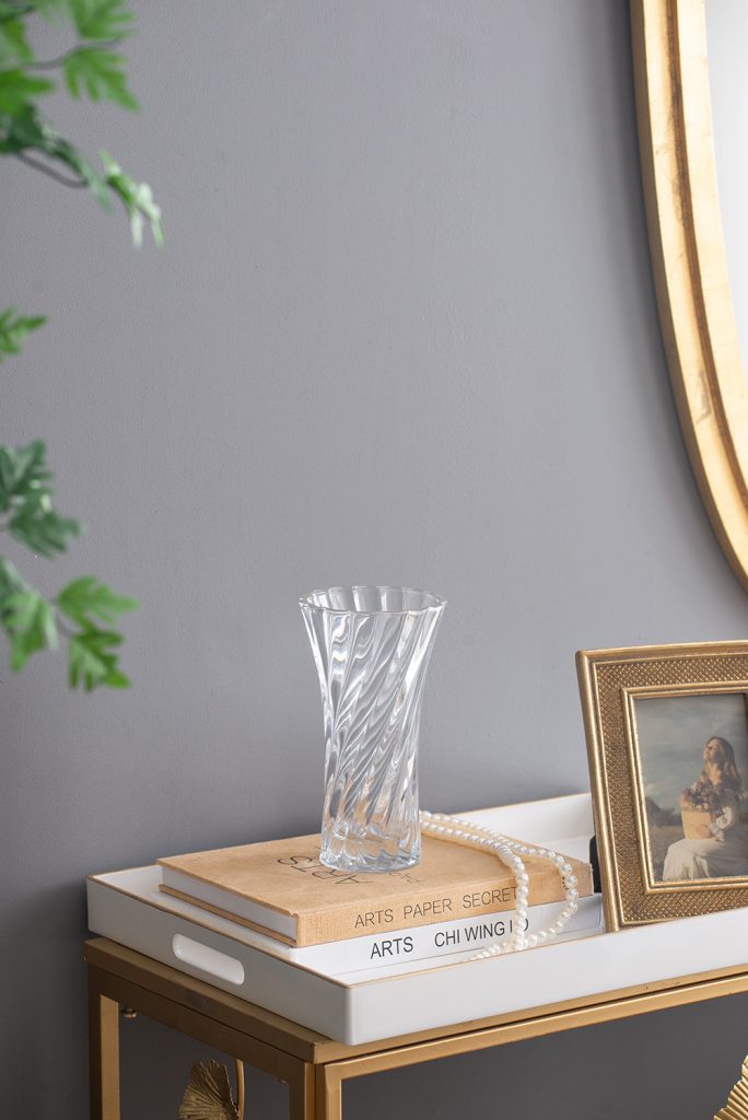 Clear Glass Curved Column 20cm Spiral Pattern Decorative Flower Vase