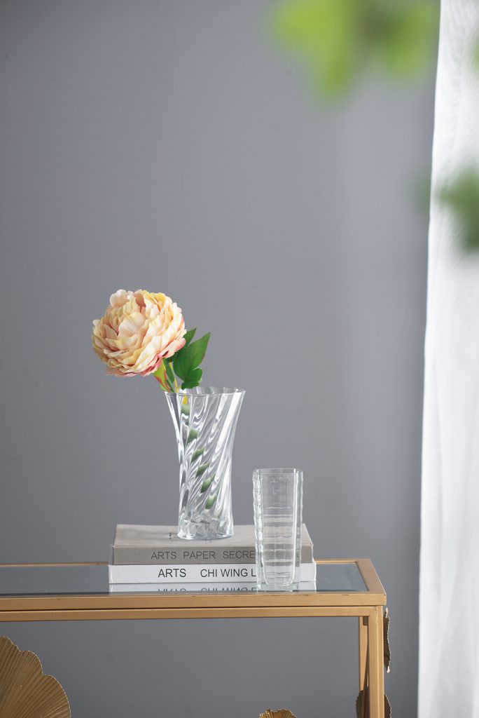 Clear Glass Curved Column 20cm Spiral Pattern Decorative Flower Vase