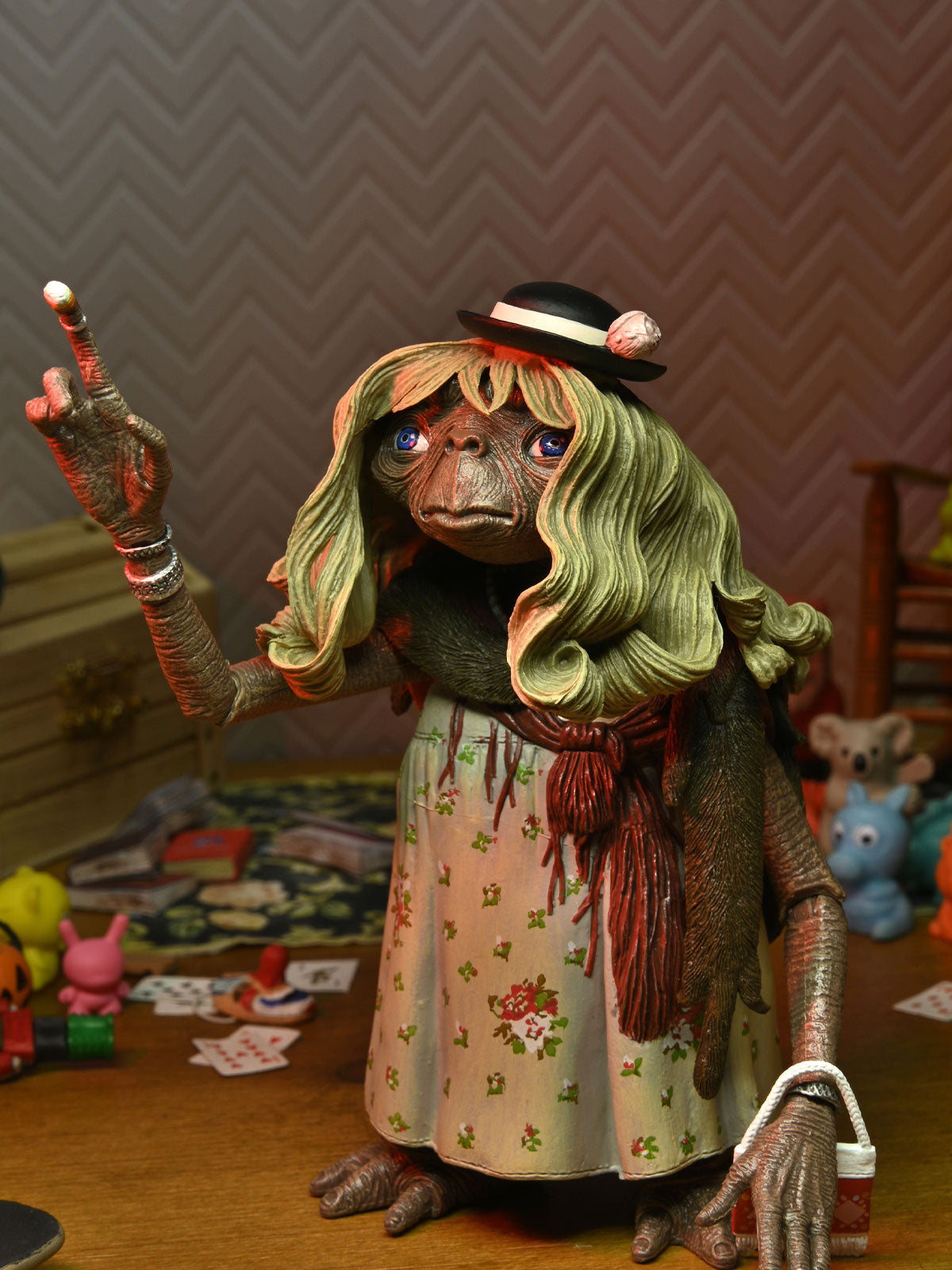 E.T. Dress-Up Ultimate Action Figure 7” 40th Anniversary Edition