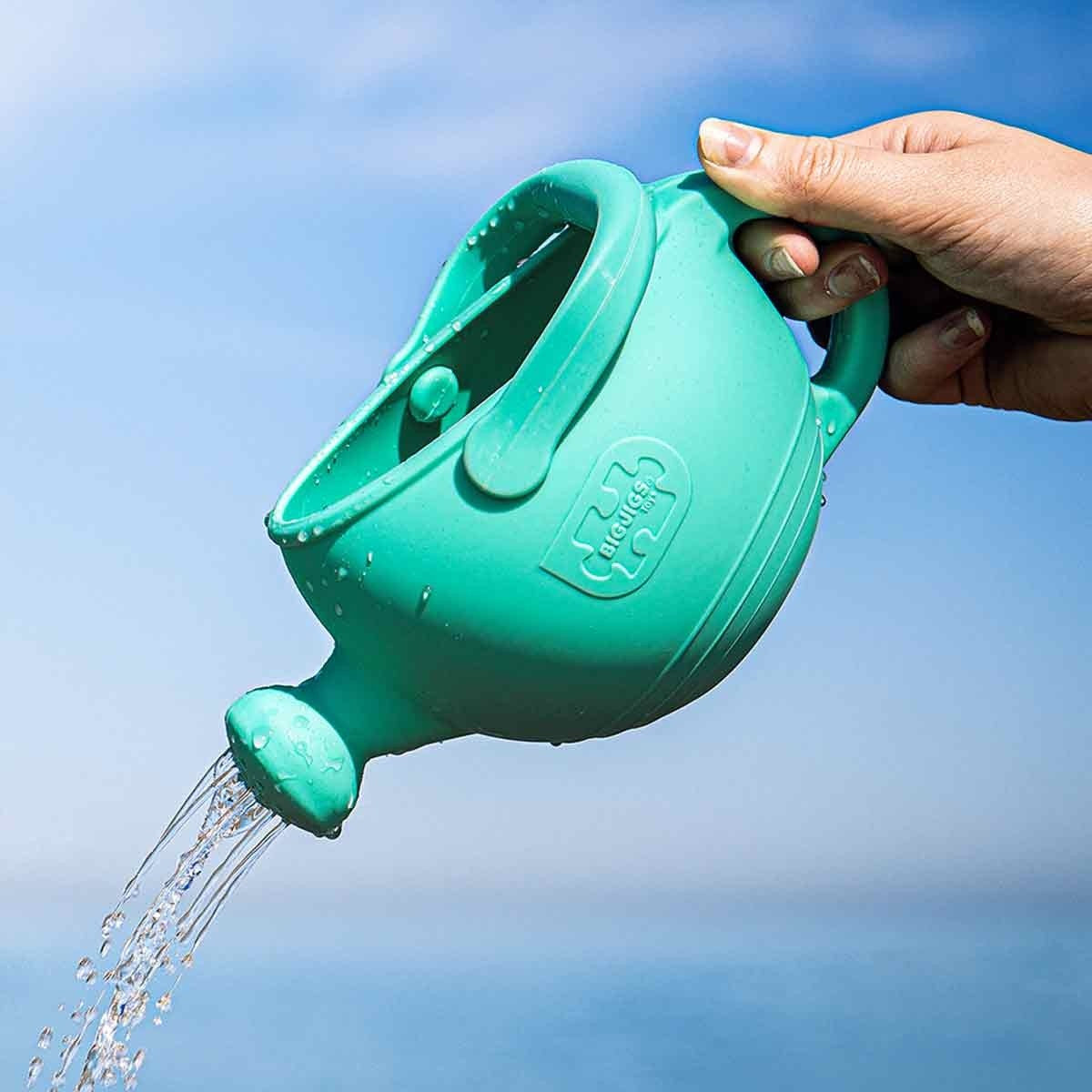 Bigjigs Toys Eggshell Watering Can organic Kids’ Garden Tool for Outdoor Play Green
