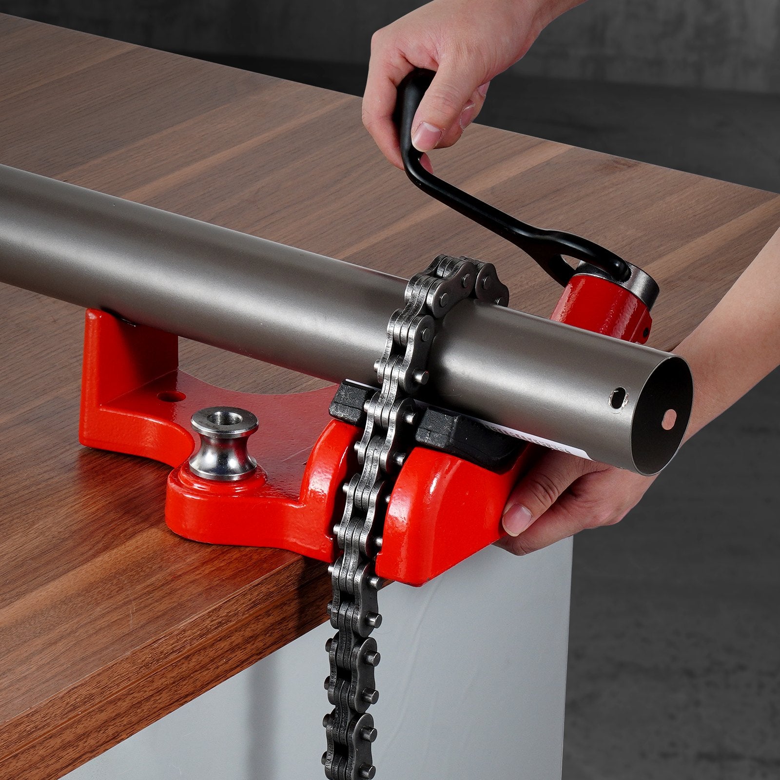Heavy-Duty Pipe Chain Vise 1/4"-6" Capacity 28" Chain Cast Iron Base