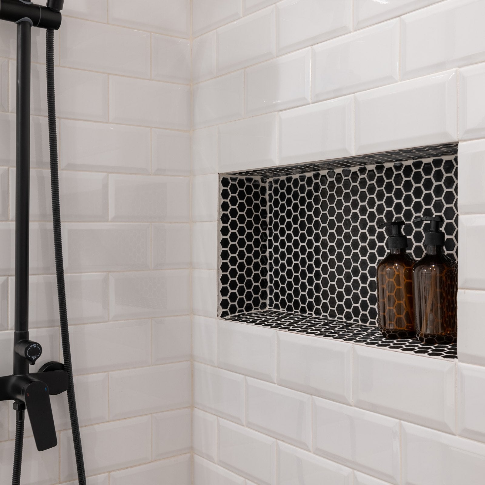 Shower Niche 40.6x50.8x10.2cm Recessed Wall Movable Divider Shelf Black